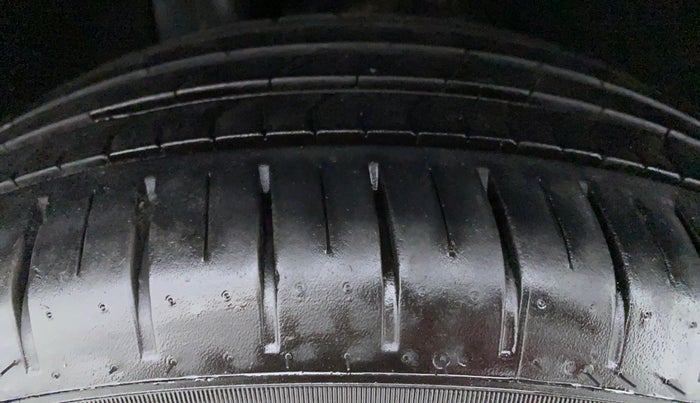 2016 Maruti Baleno ZETA 1.2 K12 CVT, Petrol, Automatic, 69,521 km, Right Front Tyre Tread