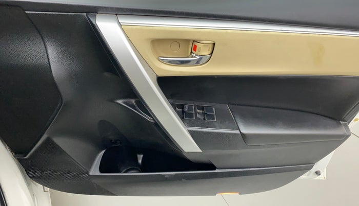 2018 Toyota Corolla Altis GL PETROL, Petrol, Manual, 97,088 km, Driver Side Door Panels Control
