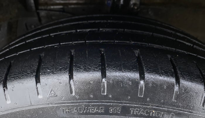 2019 Maruti Ciaz ALPHA 1.5 MT VTVT SHVS, Petrol, Manual, 60,489 km, Left Front Tyre Tread