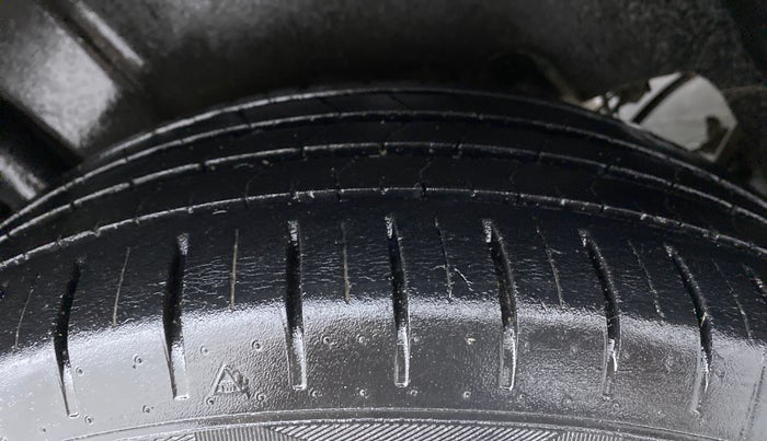 2019 Maruti Ciaz ALPHA 1.5 MT VTVT SHVS, Petrol, Manual, 60,489 km, Right Rear Tyre Tread