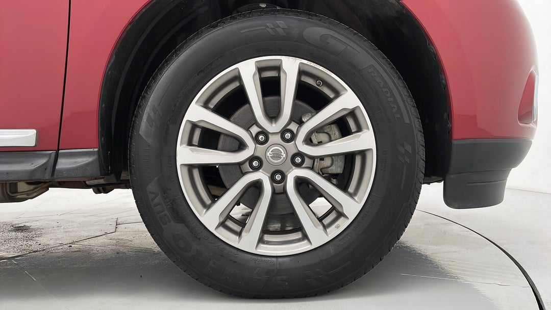 2014 Nissan Pathfinder St-l (4x2), Automatic, 83775 km, Right Front Wheel