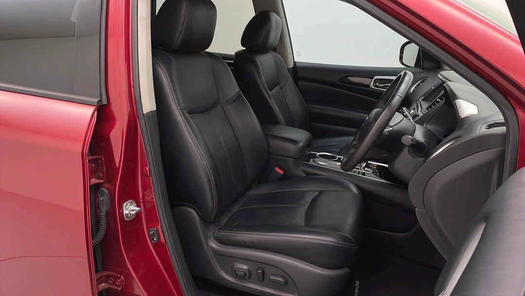 2014 Nissan Pathfinder St-l (4x2), Automatic, 83775 km, Right Side Front Door Cabin View