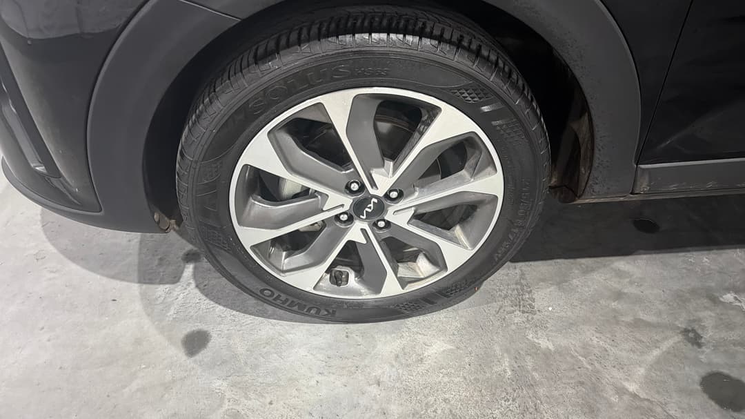 2022 Kia Stonic Sport, Automatic, 64964 km, Left Front Wheel