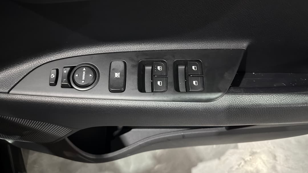 2022 Kia Stonic Sport, Automatic, 64964 km, Drivers Side Door Panel Controls