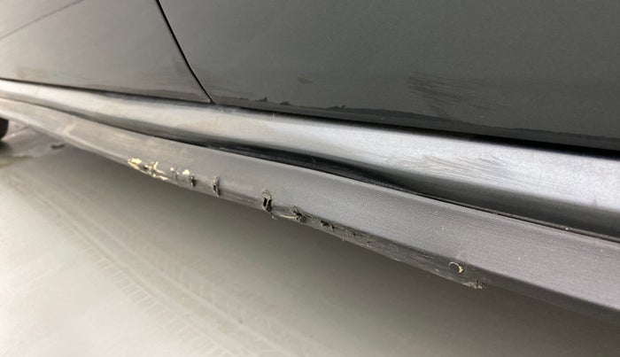 2021 Volkswagen Polo COMFORTLINE PLUS 1.0L MPI, Petrol, Manual, 30,088 km, Left running board - Cladding has minor damage