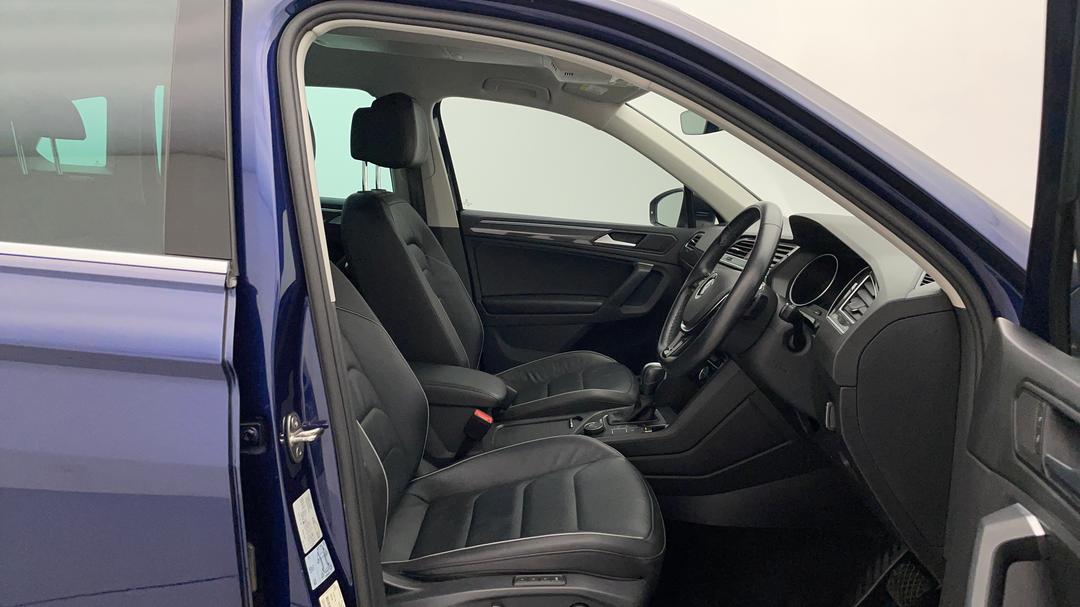 2020 Volkswagen Tiguan 162 Tsi Highline, Automatic, 98519 km, Right Side Front Door Cabin View