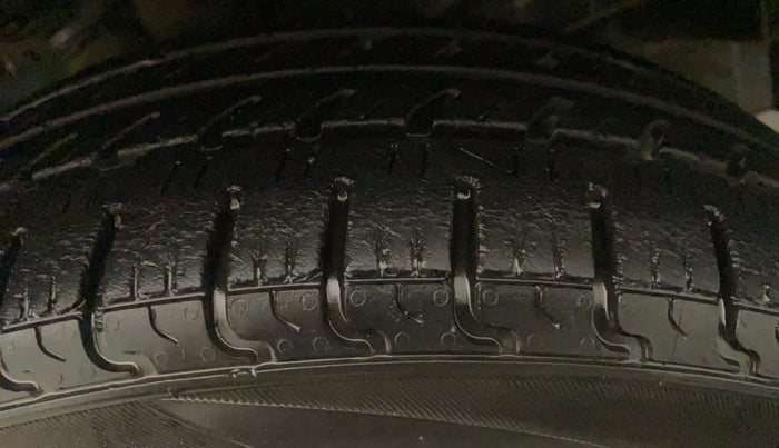2013 Maruti Wagon R Stingray VXI, Petrol, Manual, 35,954 km, Left Front Tyre Tread
