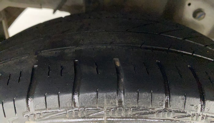 2018 Hyundai Eon SPORTZ, CNG, Manual, 44,968 km, Right Rear Tyre Tread