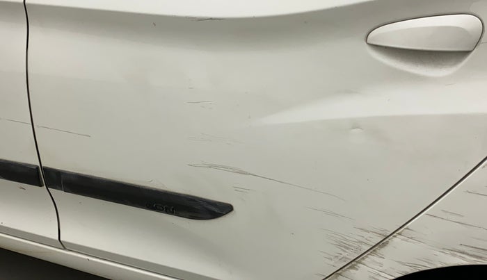 2018 Hyundai Eon SPORTZ, CNG, Manual, 44,968 km, Rear left door - Minor scratches