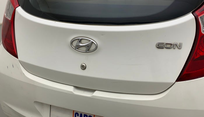 2018 Hyundai Eon SPORTZ, CNG, Manual, 44,968 km, Dicky (Boot door) - Slightly dented