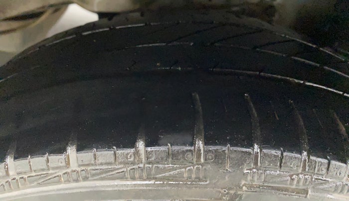 2018 Hyundai Eon SPORTZ, CNG, Manual, 44,968 km, Left Rear Tyre Tread