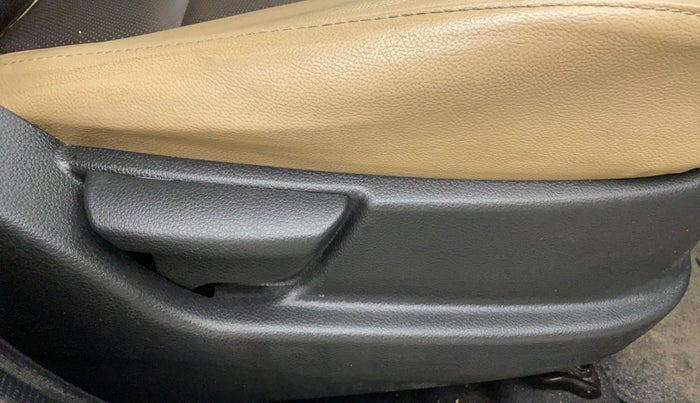 2018 Hyundai Eon SPORTZ, CNG, Manual, 44,968 km, Driver Side Adjustment Panel
