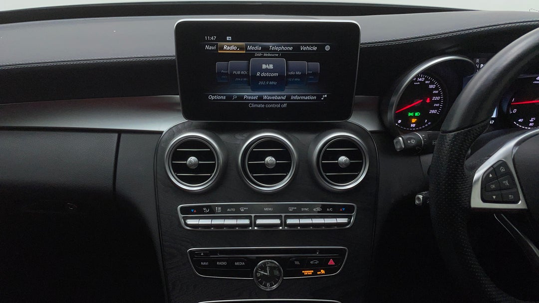 2016 Mercedes-benz C250 C250, Automatic, 85298 km, Center Console