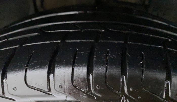 2017 Tata NEXON XM DIESEL, Diesel, Manual, 88,088 km, Right Front Tyre Tread