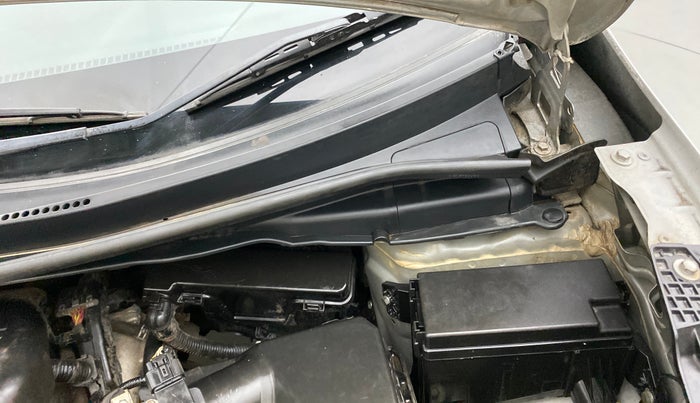 2018 Honda WR-V 1.5 i-DTEC VX MT, Diesel, Manual, 50,574 km, Bonnet (hood) - Cowl vent panel has minor damage