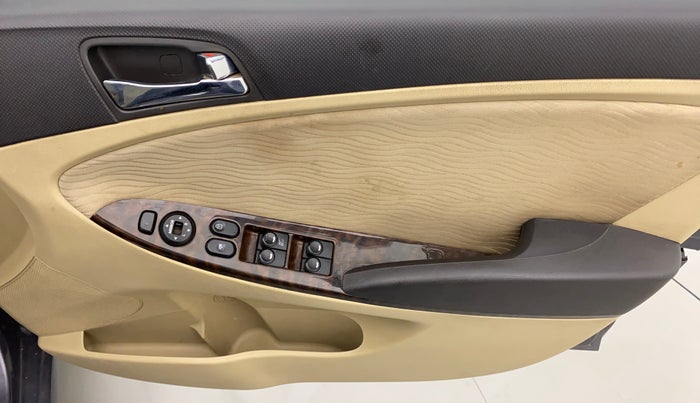 2014 Hyundai Verna FLUIDIC 1.6 CRDI SX, Diesel, Manual, 81,324 km, Driver Side Door Panels Control