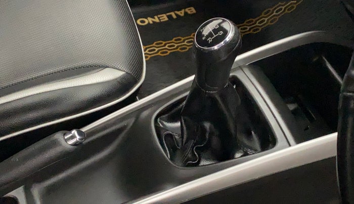 2017 Maruti Baleno DELTA PETROL 1.2, Petrol, Manual, 56,816 km, Gear lever - Boot cover slightly torn