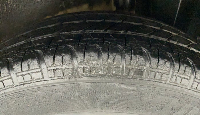 2012 Maruti Ritz VXI, Petrol, Manual, 44,382 km, Left Rear Tyre Tread