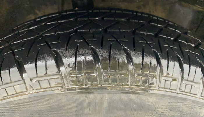 2012 Maruti Ritz VXI, Petrol, Manual, 44,382 km, Right Front Tyre Tread