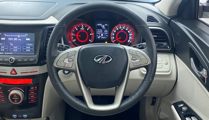 2020 Mahindra XUV300 W8 (O) DIESEL  AT, Diesel, Automatic, 3,774 km, Steering Wheel Close Up