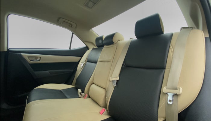 2014 Toyota Corolla Altis G AT, Petrol, Automatic, 79,110 km, Right Side Rear Door Cabin