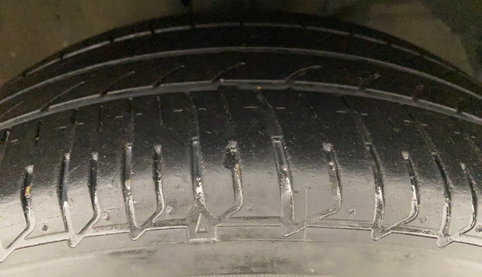 2015 Maruti Baleno ALPHA 1.2 K12, Petrol, Manual, 89,383 km, Right Front Tyre Tread