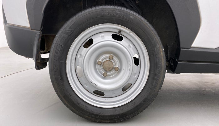 2022 Nissan MAGNITE XE 1.0 MT, Petrol, Manual, 26,977 km, Right Rear Wheel