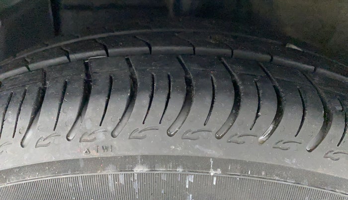2014 Hyundai Xcent S 1.2 OPT, Petrol, Manual, 64,118 km, Left Front Tyre Tread