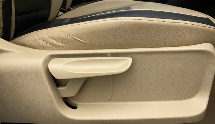 2016 Volkswagen Ameo HIGHLINE 1.2, Petrol, Manual, 59,750 km, Driver Side Adjustment Panel