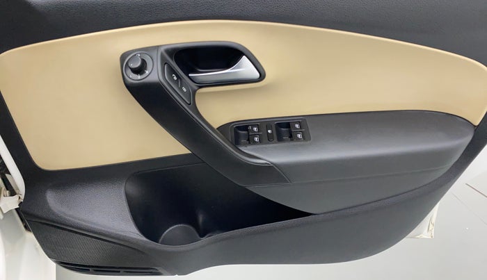 2016 Volkswagen Ameo HIGHLINE 1.2, Petrol, Manual, 59,750 km, Driver Side Door Panels Control