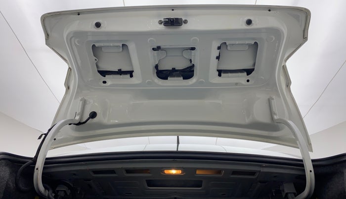 2016 Volkswagen Ameo HIGHLINE 1.2, Petrol, Manual, 59,750 km, Boot Door Open