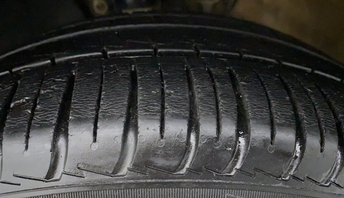 2016 Volkswagen Ameo HIGHLINE 1.2, Petrol, Manual, 59,750 km, Left Rear Tyre Tread