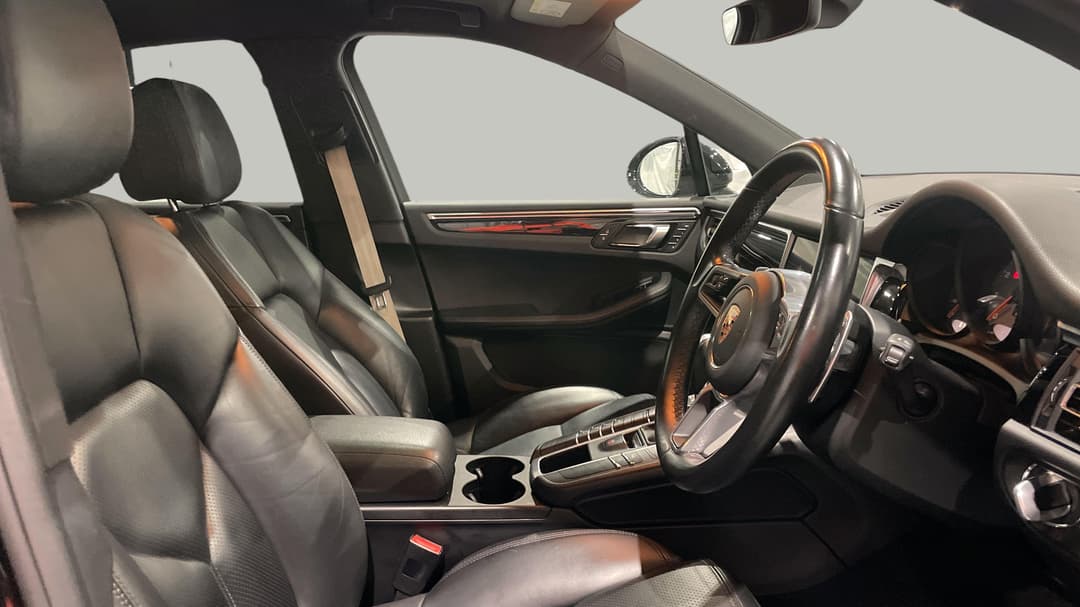2019 Porsche Macan S, Automatic, 81403 km, Right Side Front Door Cabin View