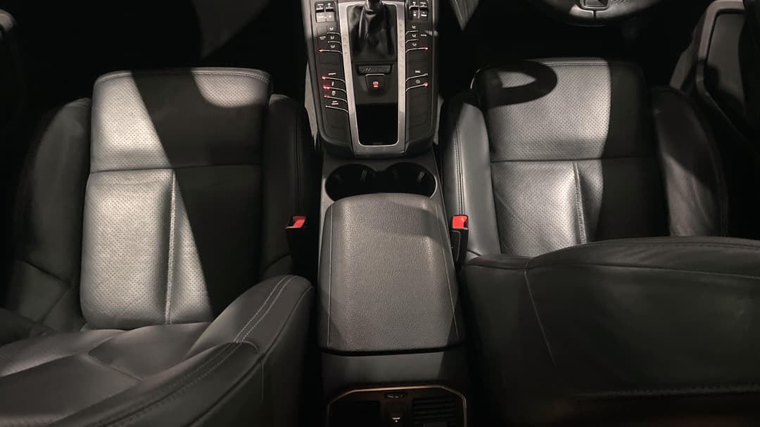 2019 Porsche Macan S, Automatic, 81403 km, Center Console