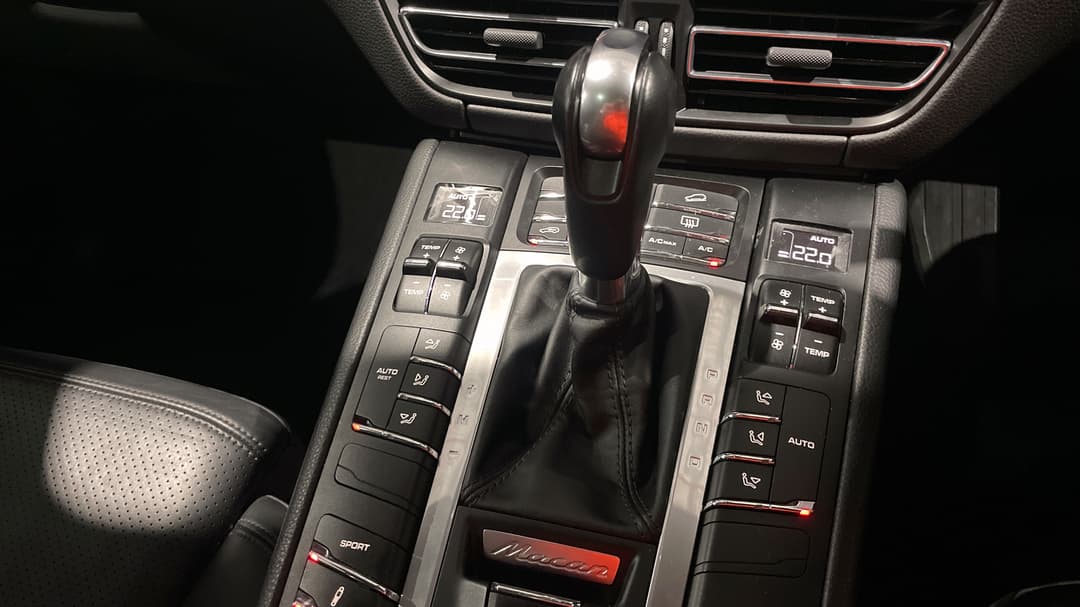 2019 Porsche Macan S, Automatic, 81403 km, Gear Lever 