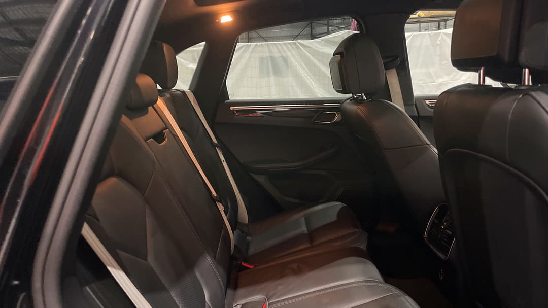 2019 Porsche Macan S, Automatic, 81403 km, Right Side Rear Door Cabin View