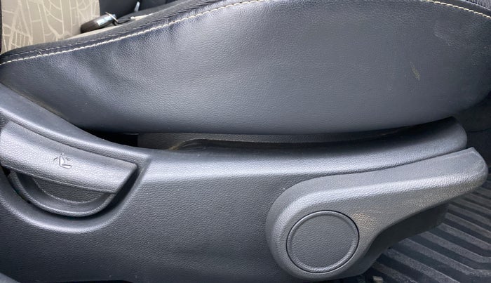 2018 Hyundai Grand i10 ASTA 1.2 VTVT, Petrol, Manual, 51,726 km, Driver Side Adjustment Panel