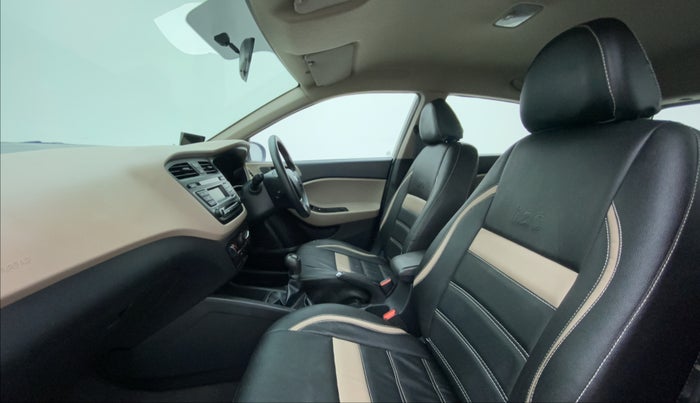 2017 Hyundai Elite i20 MAGNA 1.2, Petrol, Manual, 29,151 km, Right Side Front Door Cabin