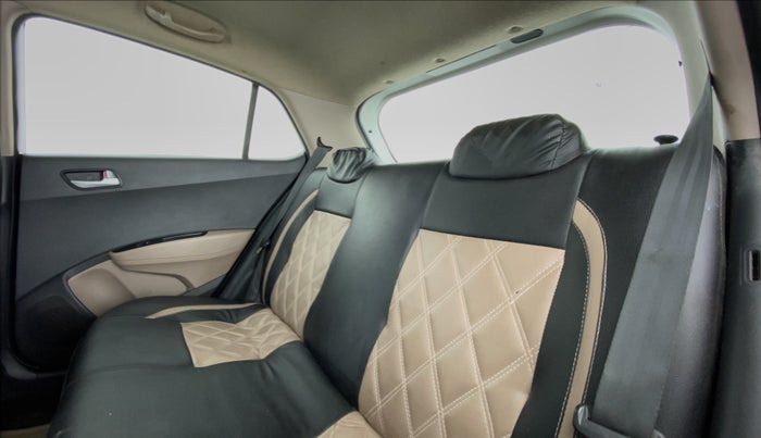 2017 Hyundai Grand i10 1.2 KAPPA SPORTZ (O), Petrol, Manual, 93,885 km, Right Side Rear Door Cabin