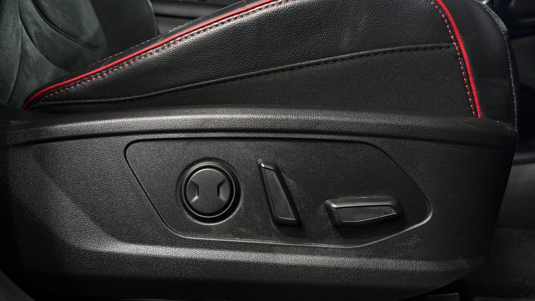 2023 Hyundai Tucson Highlander N Line (AWD), Automatic, 20400 km, Drivers Side Adjustment Panel