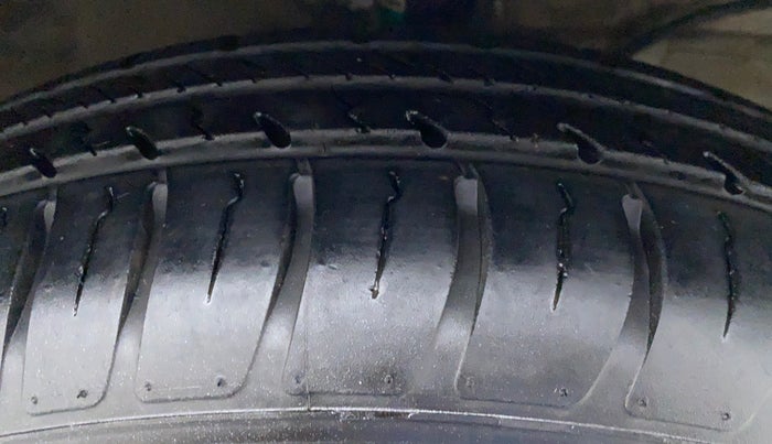 2020 Maruti Dzire VXI AMT, Petrol, Automatic, 17,157 km, Left Front Tyre Tread