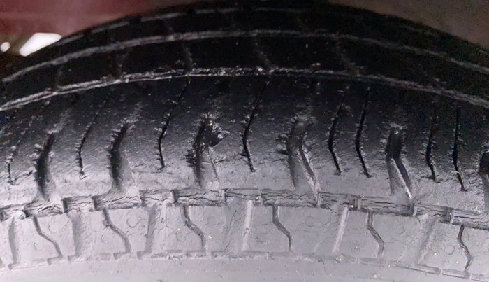2015 Hyundai Eon ERA PLUS, Petrol, Manual, 77,021 km, Left Front Tyre Tread
