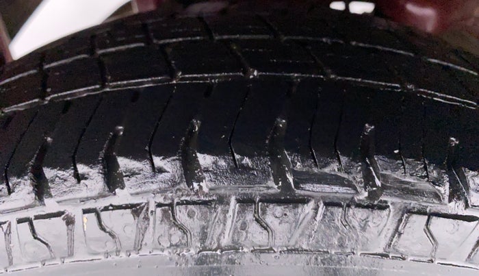 2015 Hyundai Eon ERA PLUS, Petrol, Manual, 77,021 km, Right Rear Tyre Tread