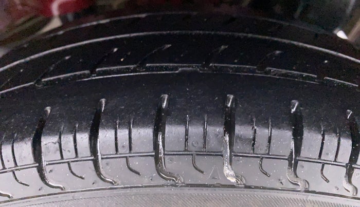 2015 Hyundai Eon ERA PLUS, Petrol, Manual, 77,021 km, Left Rear Tyre Tread