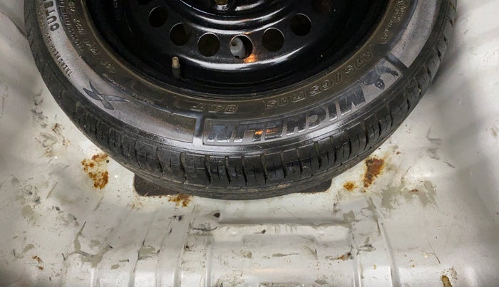 2013 Honda City V AT SUNROOF, Petrol, Automatic, 73,595 km, Boot floor - Slight discoloration