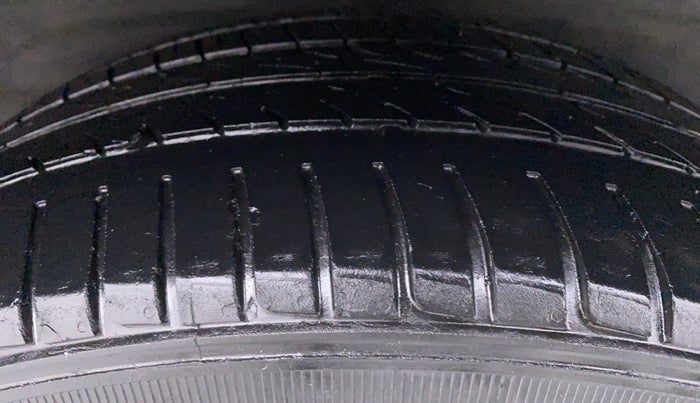 2017 Tata Hexa Varicor 400 XT, Diesel, Manual, 95,951 km, Left Rear Tyre Tread