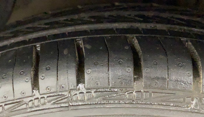 2014 Hyundai Xcent SX 1.2 (O), Petrol, Manual, 49,001 km, Left Front Tyre Tread