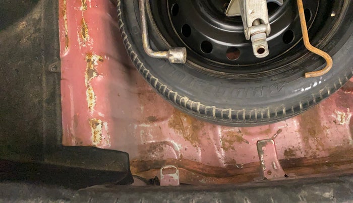 2014 Hyundai Xcent SX 1.2 (O), Petrol, Manual, 49,001 km, Boot floor - Slight discoloration