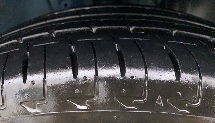 2017 Maruti IGNIS DELTA 1.2 K12, Petrol, Manual, 38,829 km, Right Front Tyre Tread