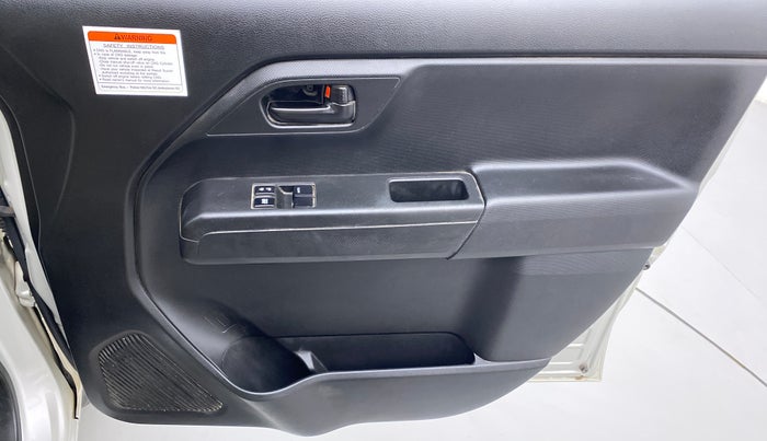 2021 Maruti New Wagon-R 1.0 Lxi (o) cng, CNG, Manual, 40,209 km, Driver Side Door Panels Control